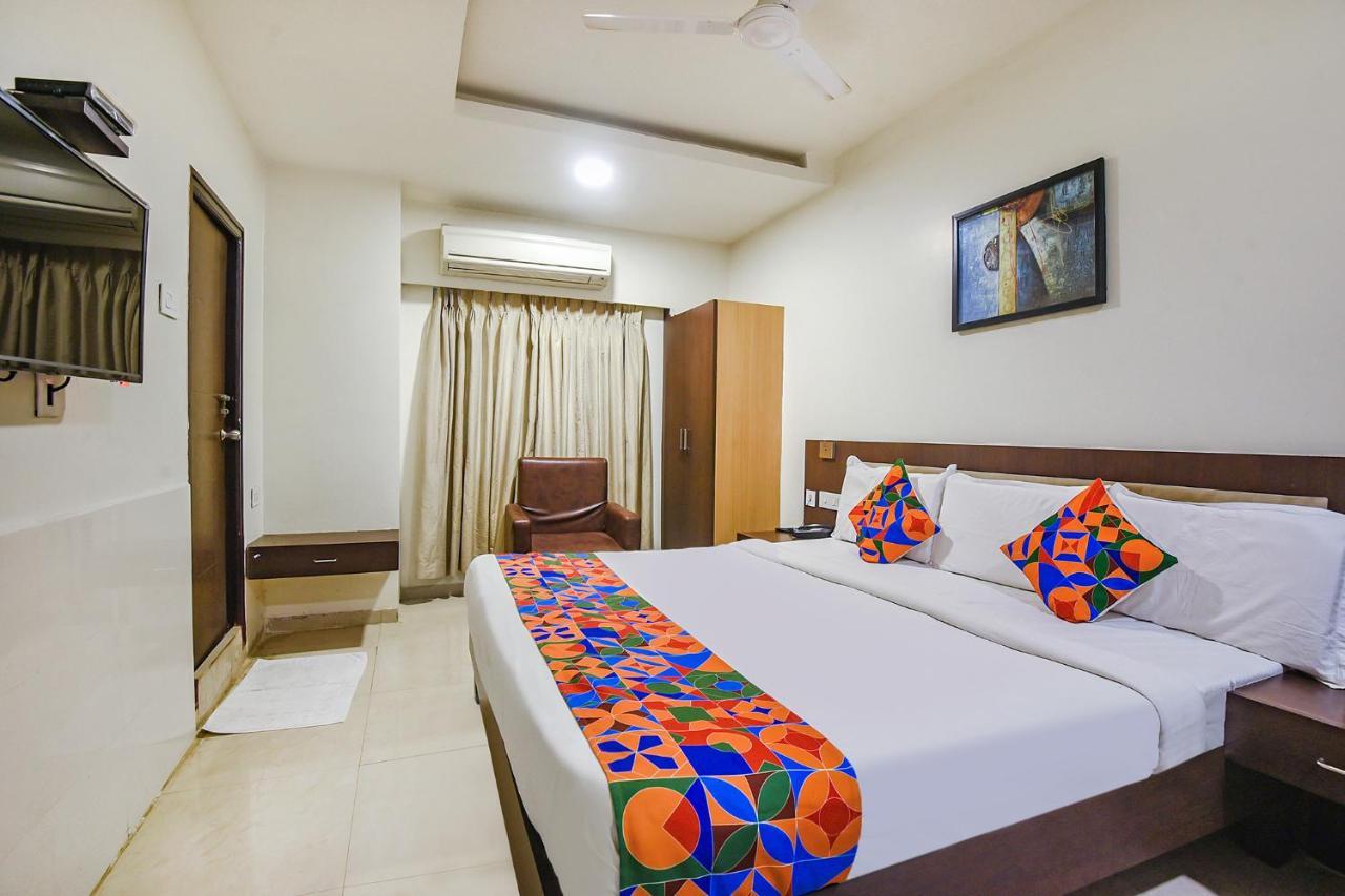 Fabhotel Leela Grand Inn Vidzsajavádá Kültér fotó