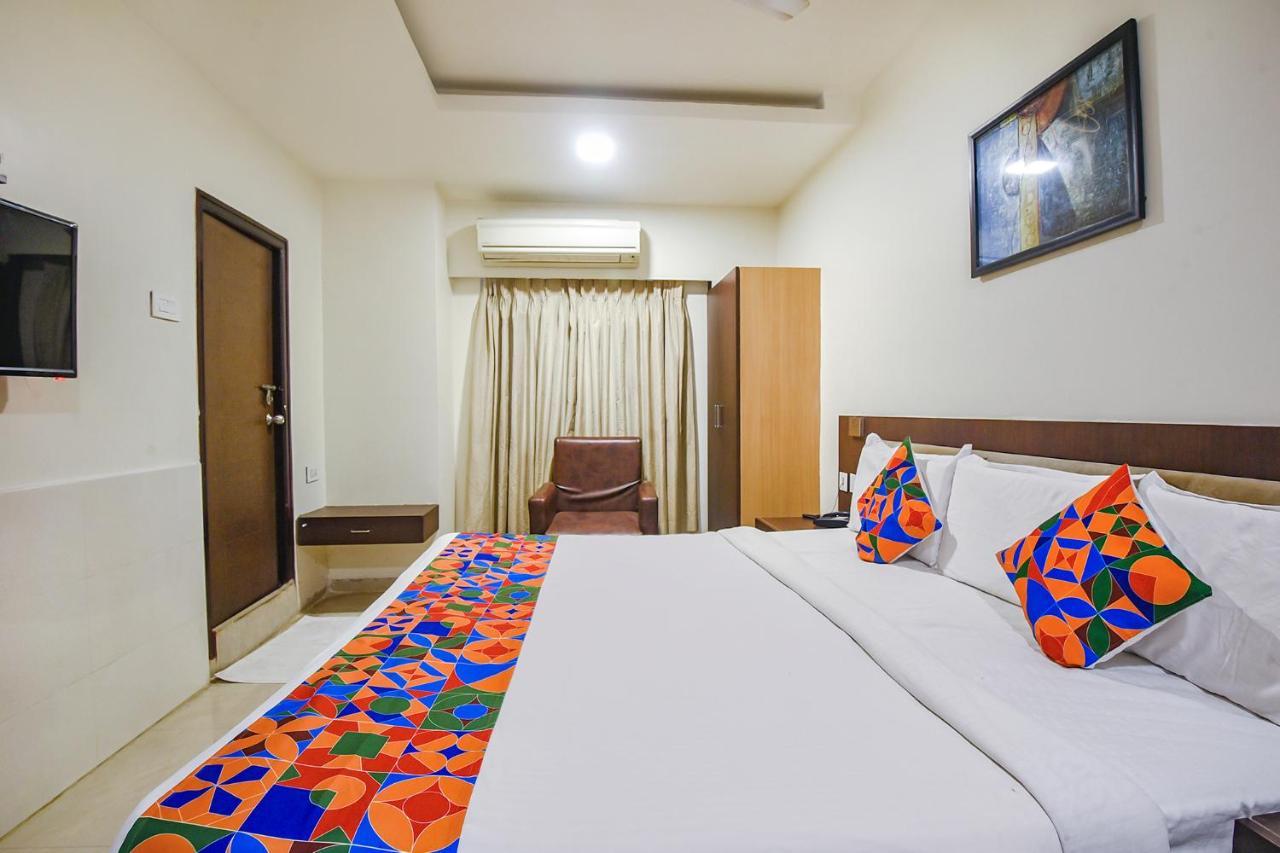 Fabhotel Leela Grand Inn Vidzsajavádá Kültér fotó