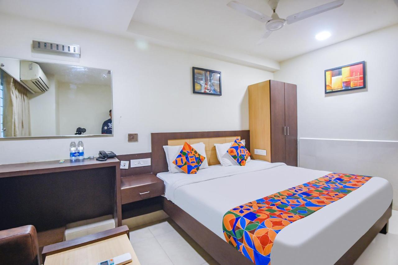 Fabhotel Leela Grand Inn Vidzsajavádá Kültér fotó